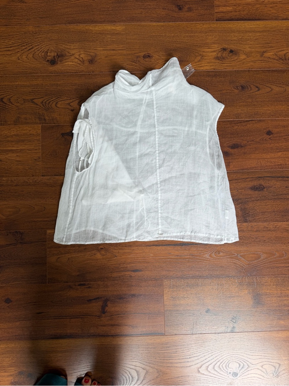 DISSH White Sleeveless Mock Neck Tank